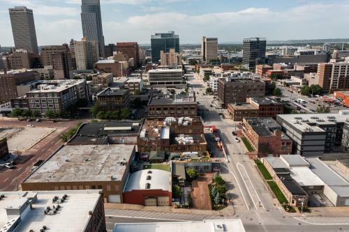 Lodge Downtown Omaha Oasis