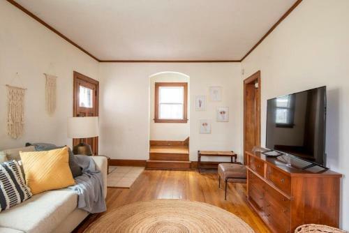 Charming Mid-century Home In Historic Omaha