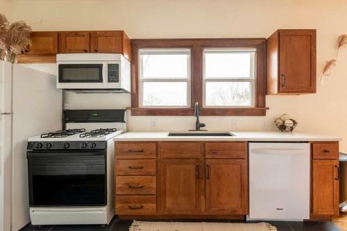 Charming Mid-century Home In Historic Omaha