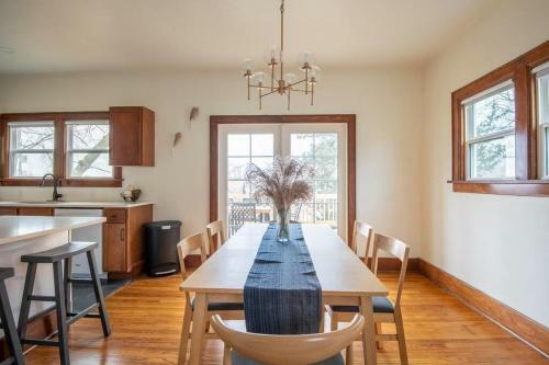 Charming Mid-century Home In Historic Omaha