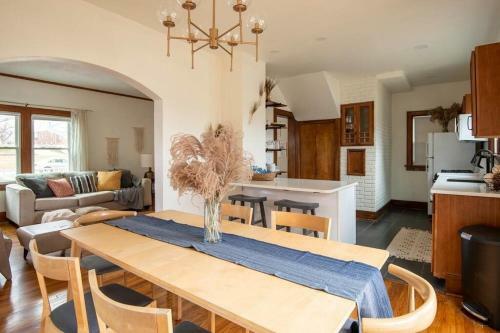Charming Mid-century Home In Historic Omaha