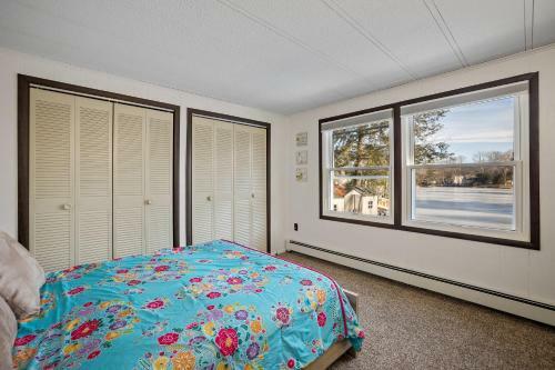 Winnisquam Cove Retreat! - Lakefront Home With Dock