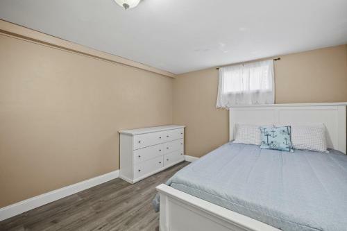 Winnisquam Cove Retreat! - Lakefront Home With Dock