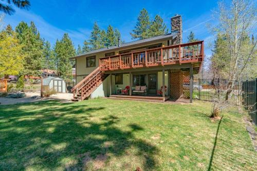 Zephyr's Whisper Retreat! Views, Backyard, AC