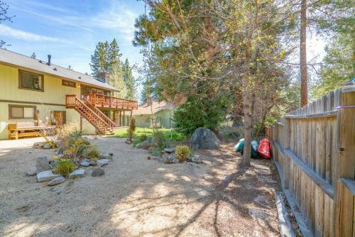 Zephyr's Whisper Retreat! Views, Backyard, AC