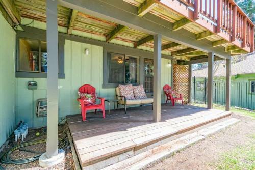 Zephyr's Whisper Retreat! Views, Backyard, AC