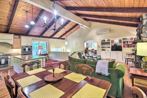 Spacious Bartlett Home With Fireplace And Kitchen
