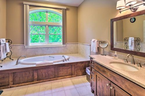 Spacious Bartlett Home With Fireplace And Kitchen