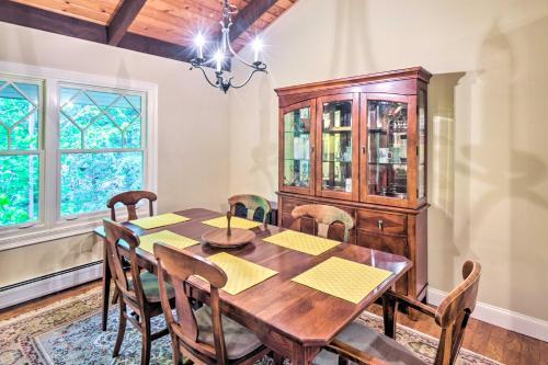 Spacious Bartlett Home With Fireplace And Kitchen