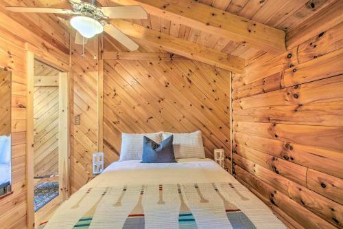 Waterfront Log Cabin With Hot Tub And Fire Pit!