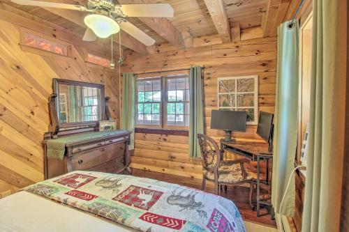 Waterfront Log Cabin With Hot Tub And Fire Pit!