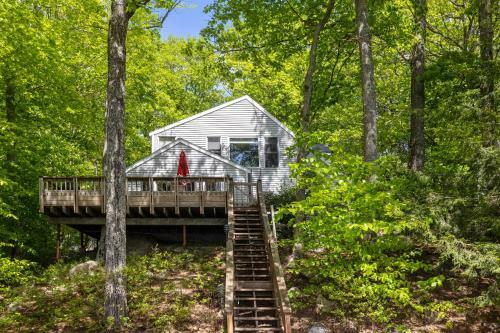 Shaws Pond Lakefront Retreat!