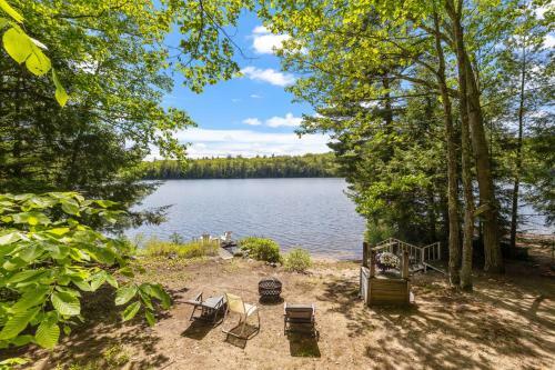 Shaws Pond Lakefront Retreat!