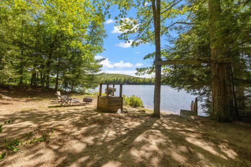 Shaws Pond Lakefront Retreat!