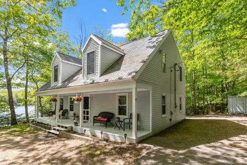 Shaws Pond Lakefront Retreat!