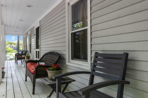 Shaws Pond Lakefront Retreat!
