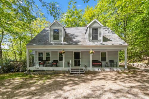 Shaws Pond Lakefront Retreat!
