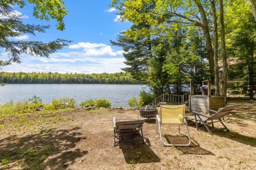 Shaws Pond Lakefront Retreat!