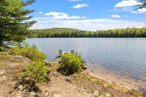 Shaws Pond Lakefront Retreat!
