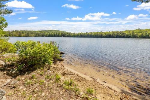 Shaws Pond Lakefront Retreat!