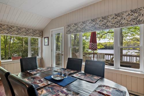Shaws Pond Lakefront Retreat!
