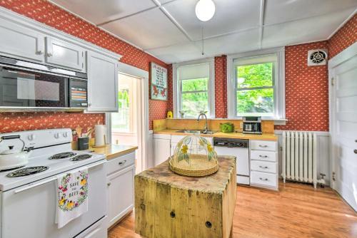 Historic Wolfeboro Home With Screened Porch!