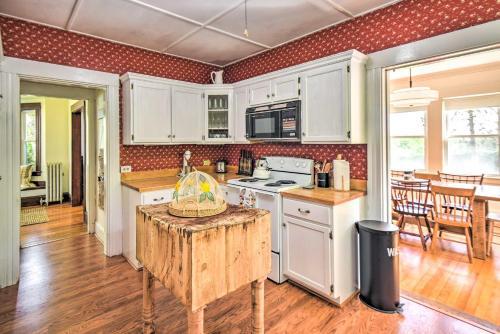 Historic Wolfeboro Home With Screened Porch!