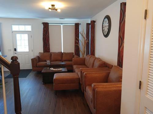 4 Br On Boards W/ Hot Tub