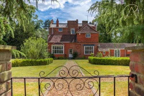 Georgian Manor @ Stoke Park - Private Pool
