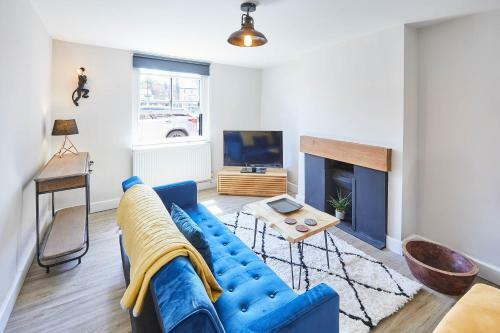 Host & Stay - 2 College Square