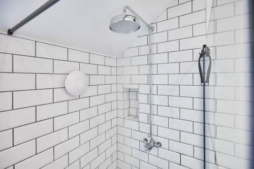 Host & Stay - 2 College Square