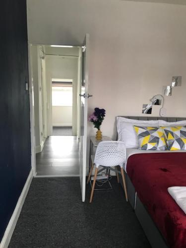 Cheerful 5 Bedroom House