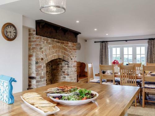 Olde Oak Cottage