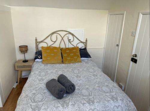 Light Airy Detached Annex 2 Min Walk Train Station