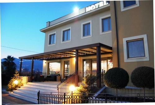 Giga Hotel