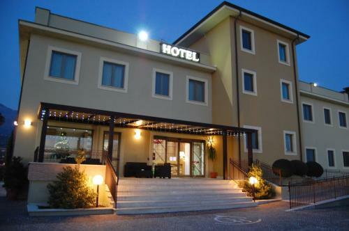 Giga Hotel