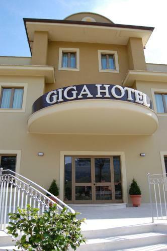 Giga Hotel