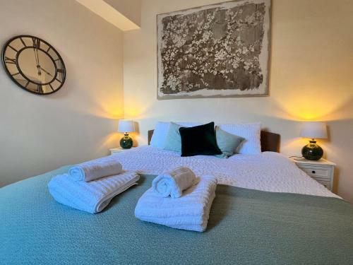Apartamento Close To A357 - Superking Suite - Private Terrace - Contractor Stay Available
