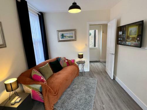 Apartamento Close To A357 - Superking Suite - Private Terrace - Contractor Stay Available