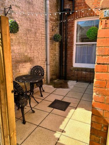 Apartamento Close To A357 - Superking Suite - Private Terrace - Contractor Stay Available