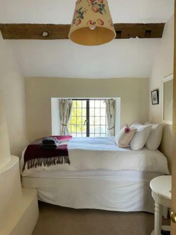 Cotswold Escape With Swimming Pool Near Cheltenham