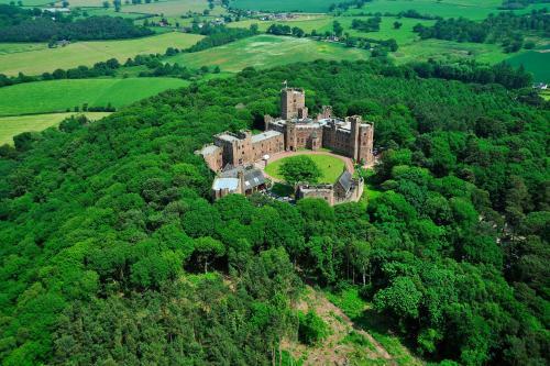 Hotel Peckforton Castle