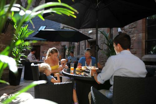 Hotel Peckforton Castle