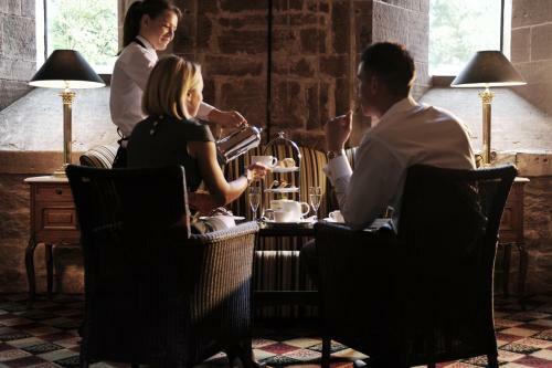 Hotel Peckforton Castle
