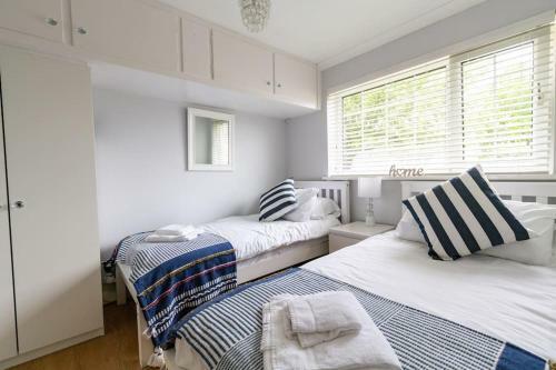 Immaculate Gower Getaway With Pool & Facilities
