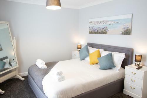 City Centre Quiet Home - Close To Marina / Arena