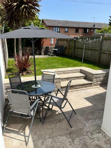 City Centre Quiet Home - Close To Marina / Arena