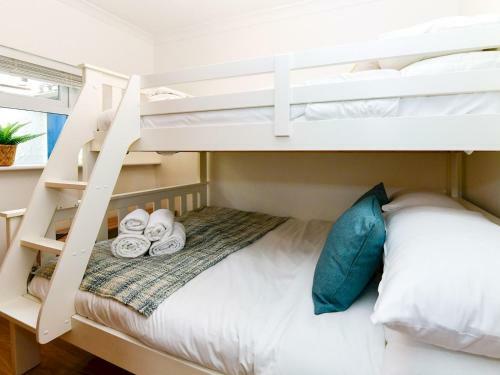 Pass The Keys Beautiful 2 Bed Cottage - Less Than 100m From The Sea Front