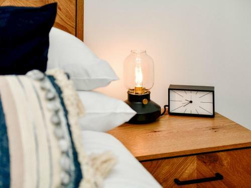 Pass The Keys Beautiful 2 Bed Cottage - Less Than 100m From The Sea Front