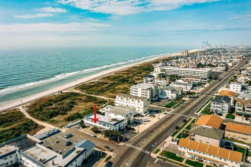 Apartamento First-floor Brigantine Condo Steps To Ocean!